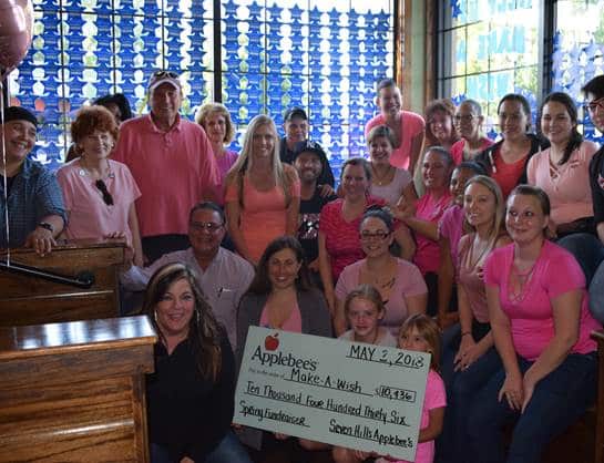 Madi (Center), her younger sister (Right of Madi), Dawn Davis, General Manager, Applebee’s of Seven Hills (Left of Madi), various Applebee’s team members and contributing guests