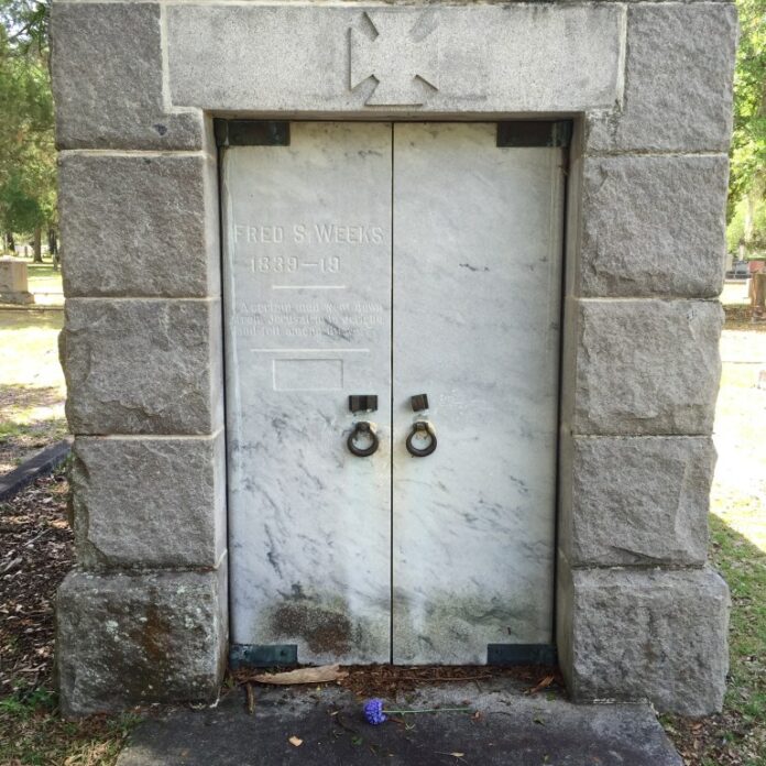 The Weeks Mausoleum with a Biblical quote about 