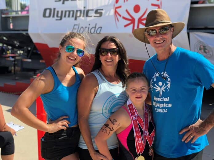 Jonas Family from left to right: Arielle’s sister Serena, her mother Cathleen, Arielle Jonas and Arielle’s father Bruce.