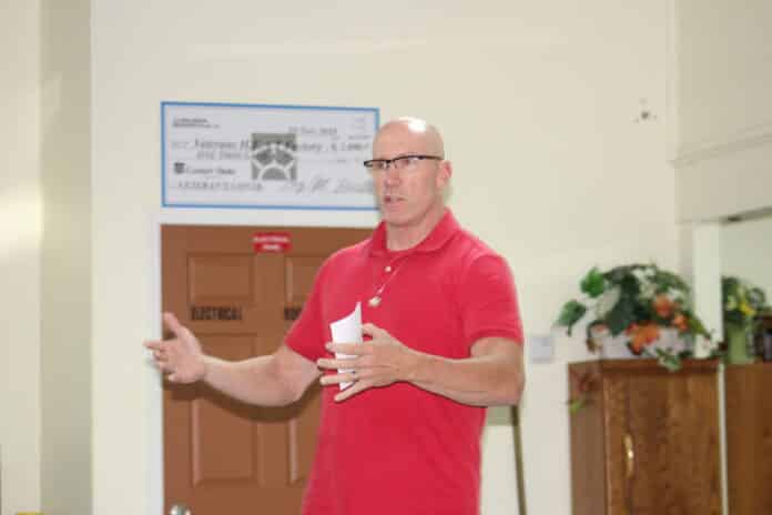 John Cothron explains how the ART method works during the VHF seminar on Friday April 26.