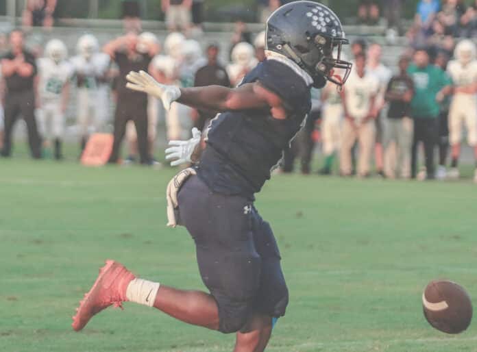 Bear’s Contae Cason completes another touchdown during Friday night’s game against Gulf.