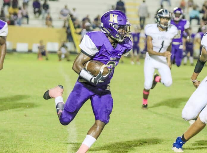  Leopards Shavaris McNair (3) rushes with the ball after the catch from Central’s fourth-down punt.