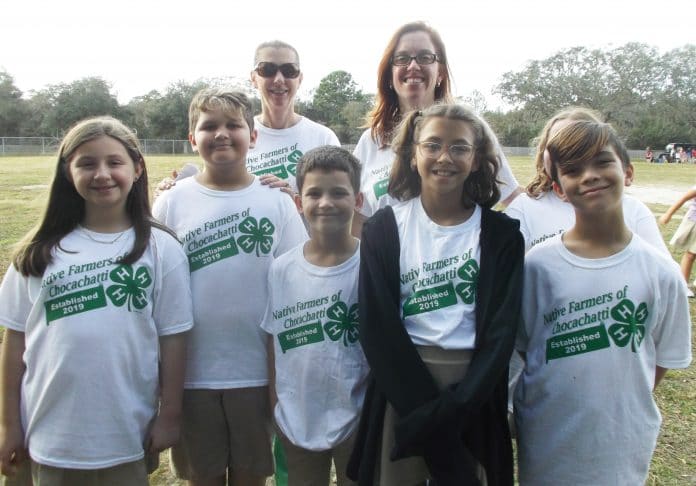 (L-R) Natalie Darby and Silvina Doherty with some of their 4-H students