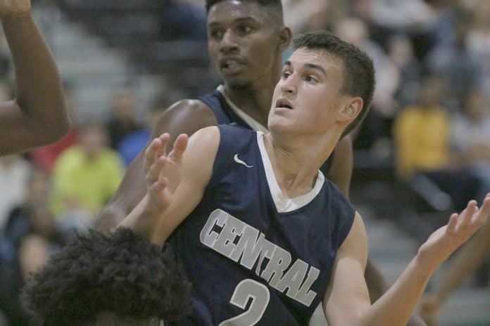  Bears Tre Joyner #2 plays two positions as a point guard and shooting guard at the Sharks home game. 