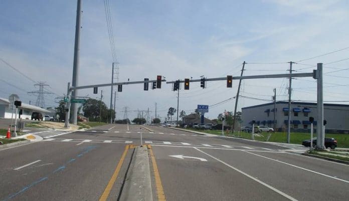 Photo of new traffic signal at Sunshine Grove and Jacqueline