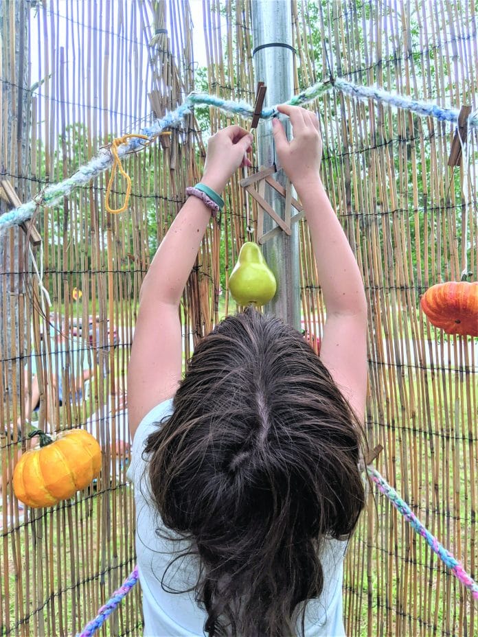 Decorating the sukkah