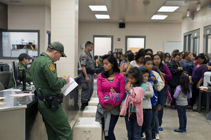 South Texas Border - U.S. Customs and Border Protection provide assistance to unaccompanied alien children after they have crossed the border into the United States. Photo provided by: Hector Silva Date 28 March 2014, 20:53