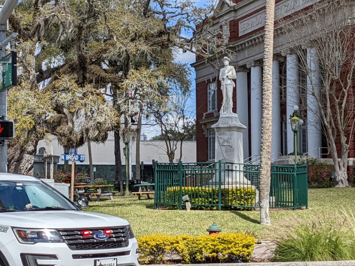 An HCSO Deputy blocks the intersection of N. Main Street and N. Broad street to traffic