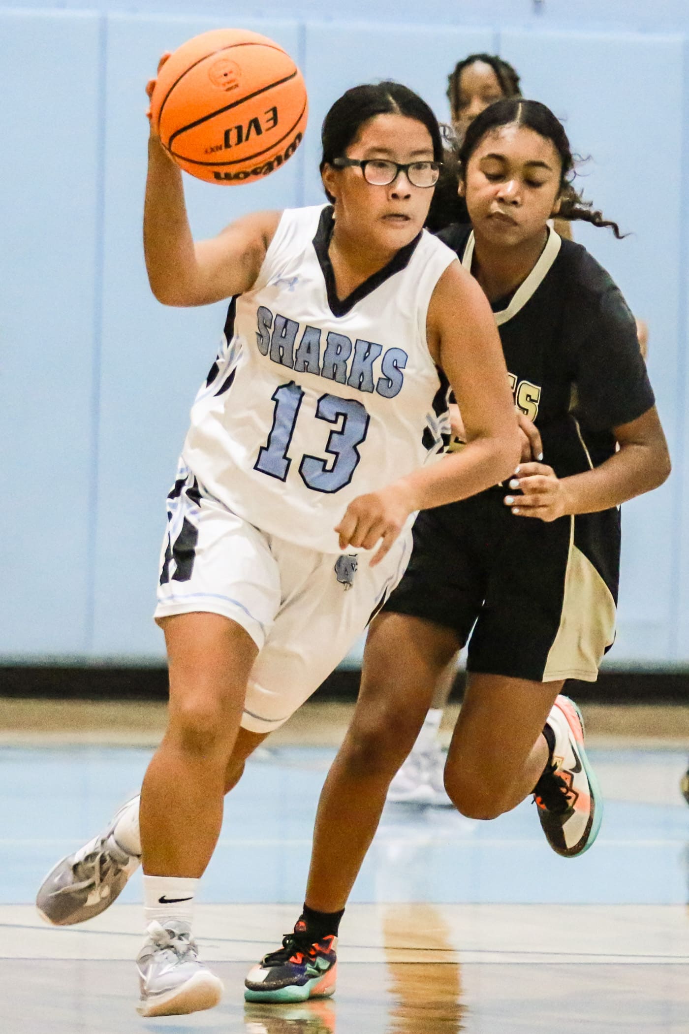 Shark 13 Jr Hannah Sciortino moves down the court against Citrus 11/15/22 at NCT. Photo by Cheryl Clanton.