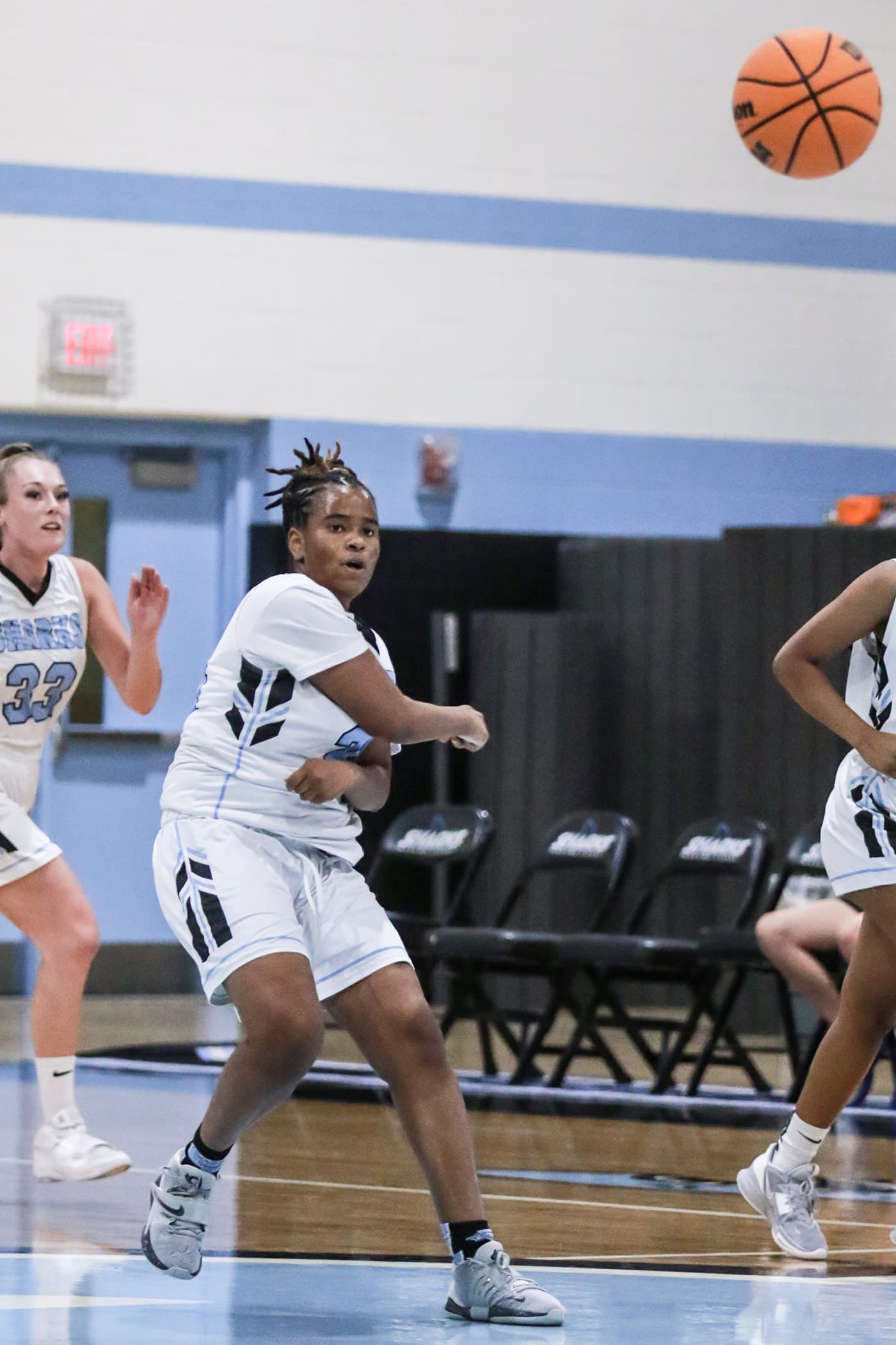 Sharks 24 Jr. Zipporrah Charlson passes the ball fast across the court to another player. Photo by Cheryl Clanton.