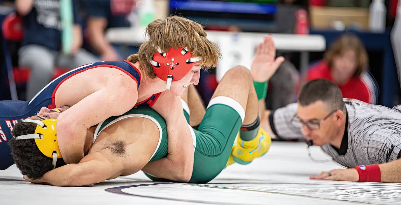 Springstead High’s Vincenzo Lee won by pin at 1:22 over Weeki Wachee High’s Dante Souter. Photo by JOE DiCRISTOFALO