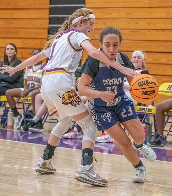 Central High, 23, Qui’mya Thomas drives the baseline through the defense by Hernando High, 1, Marylylah Chappell Friday 1/6/23 at Hernando High. Photo by JOE DiCRISTOFALO