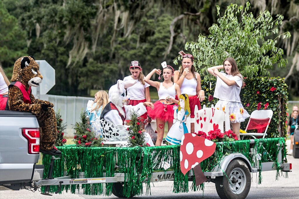 2023 HHS Homecoming Parade  Freshman Class of 2027 [Credit: Cheryl Clanton]