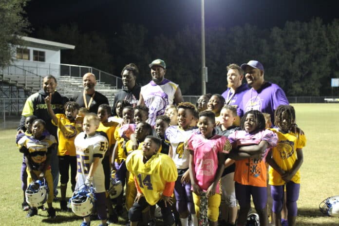 HYL 8U Team Photo with Tyrone Goodson Credit: Rocco Maglio]