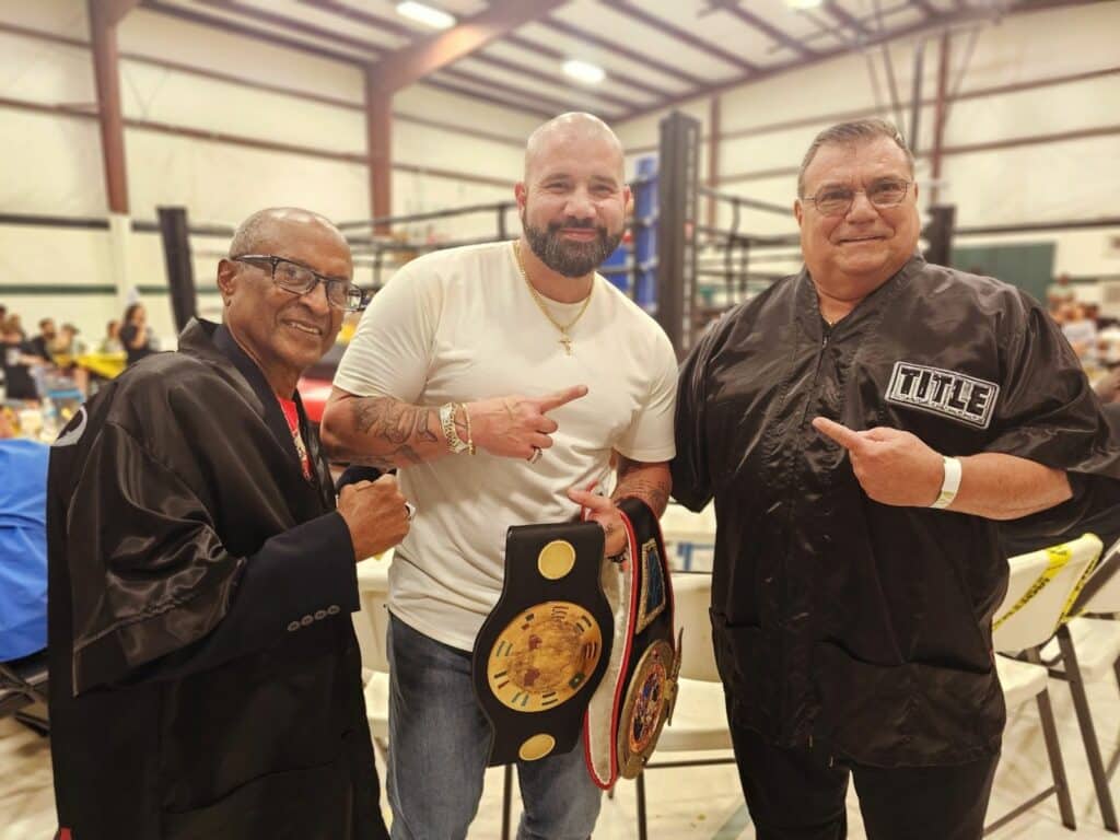 From left to right: Trainer Don Kahn, Alonzo, manager/trainer John Cassella.
