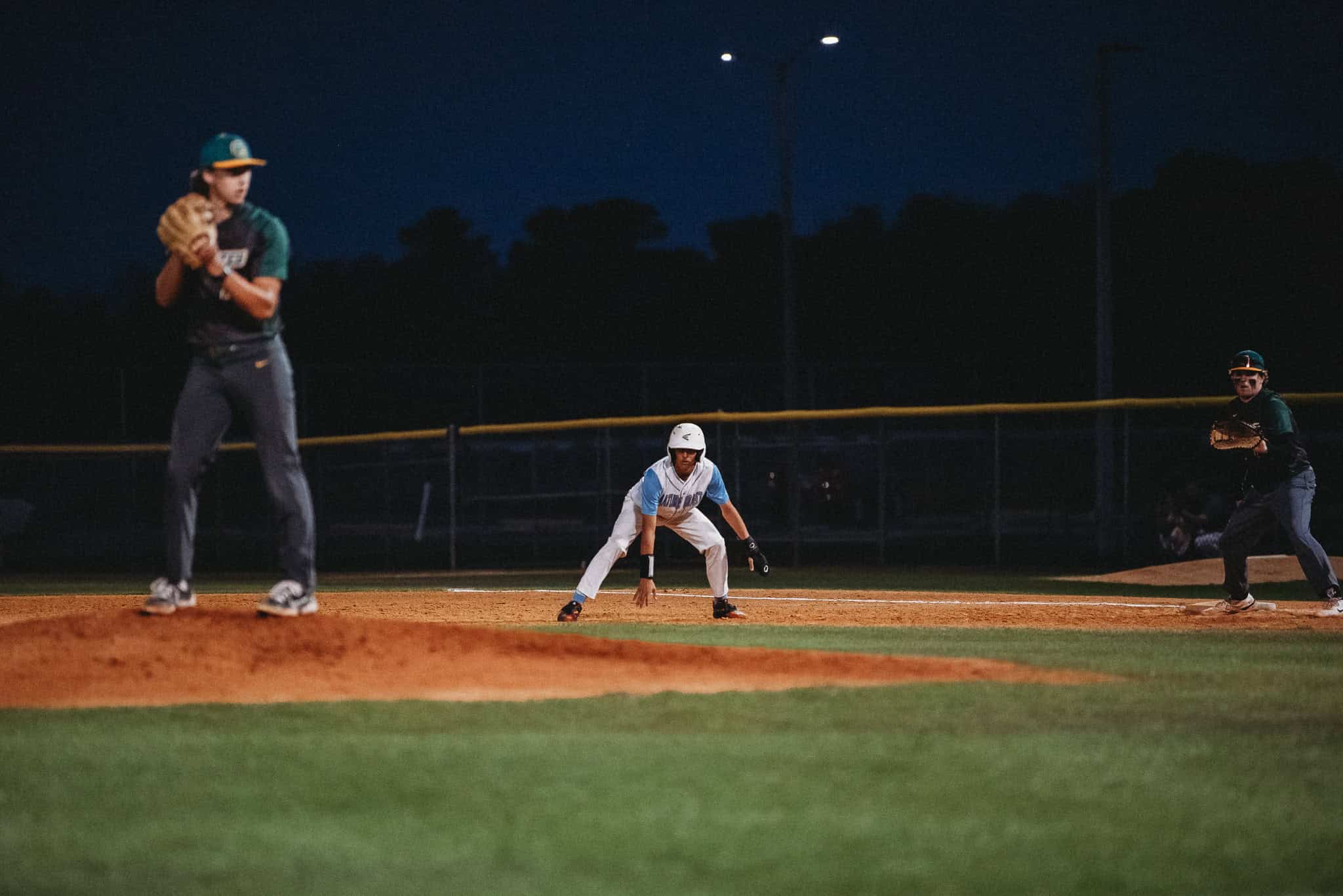 Shark's Dylan Demeza looks to steal second base. [Photo by Cynthia Leota]