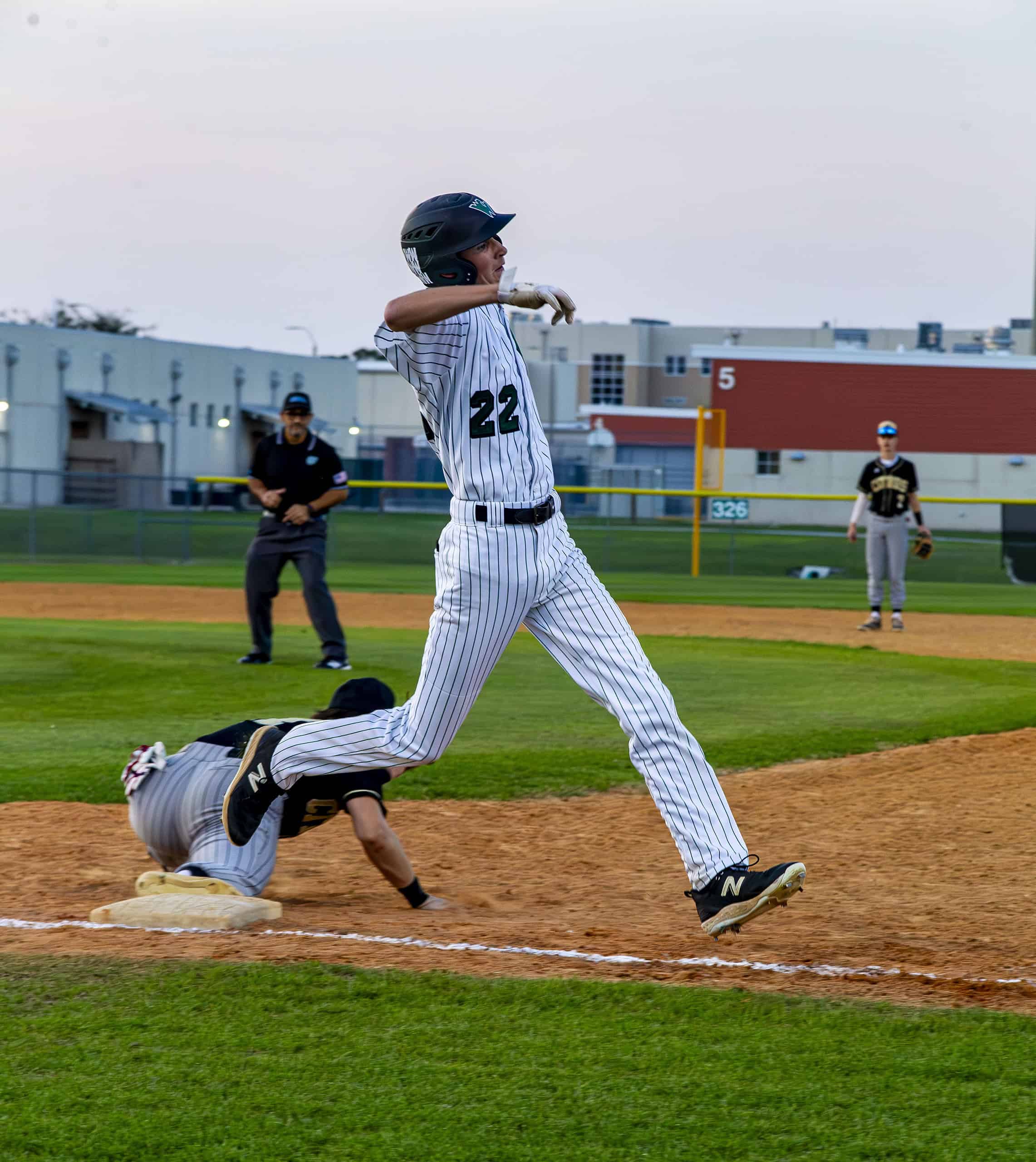 Weeki Wachee's Jake Johnsen sprints to get on first base. [Photo by Hanna Maglio]