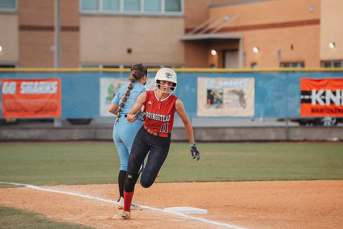 Springstead's Ava Miller (JR) sprints to home base. [Photo by Cynthia Leota]