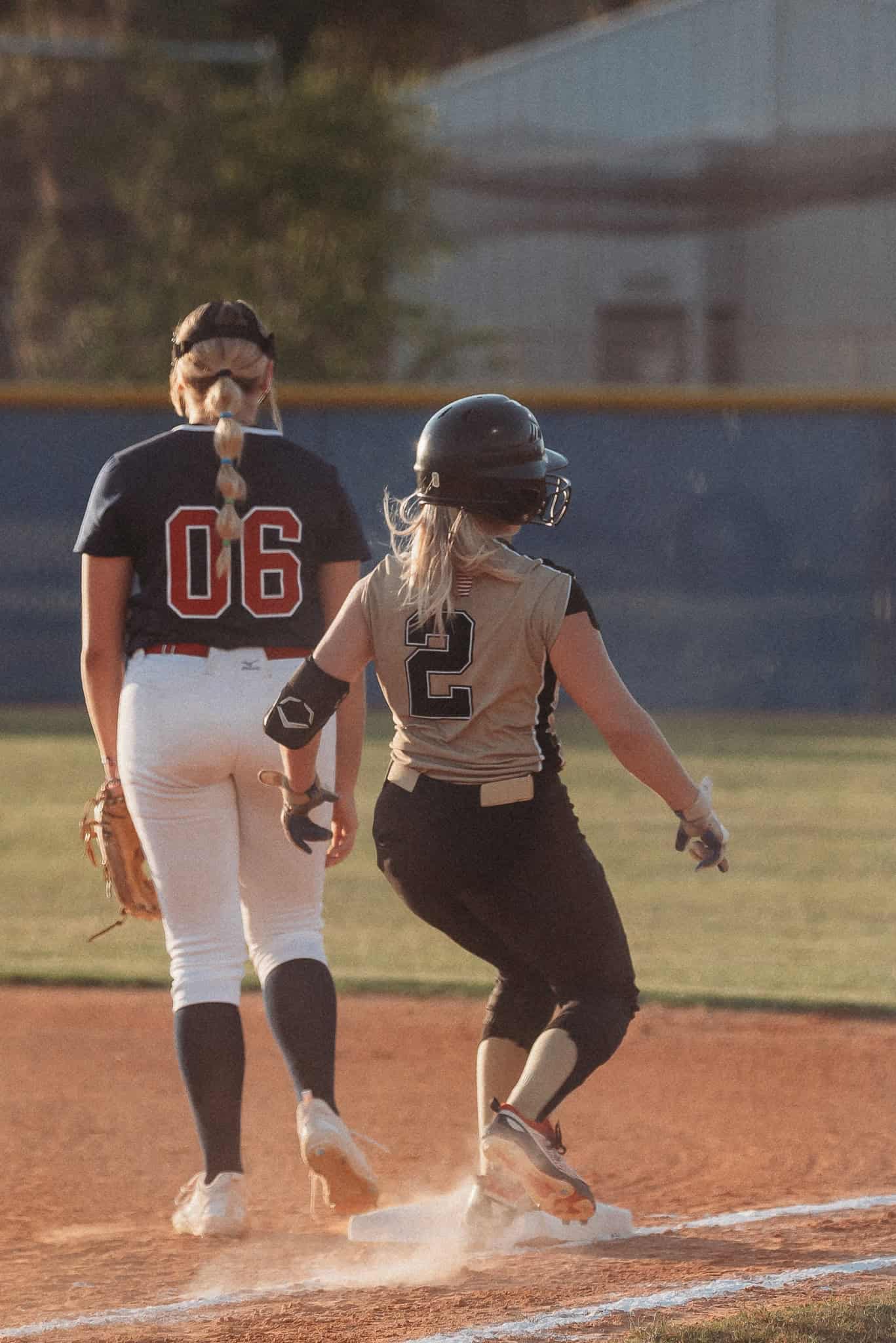 Makayla Hetman of Citrus scores base hit. [Photo by Cynthia Leota]