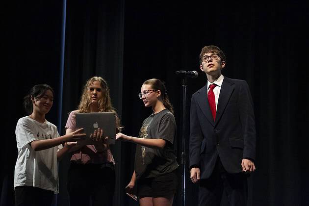 "Welcome to the Internet" with (L to R) Crystal ni, Sofia Howes, Gia Betz, Chase Ghinger & Julie Maglio (not pictured).