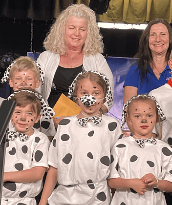 (L-R) Randi Zavrel & Lisa Judge with the Humane Society along with some of the cast members [Photo by Sarah Nachin]