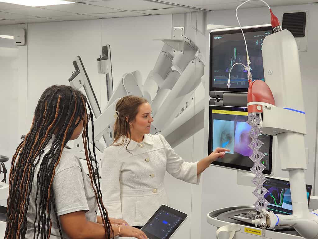 Intuitive Representative Kelsey Alexander instructs a student on how to use Ion. [Photo by Austyn Szempruch]
